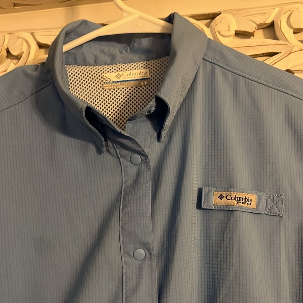 Columbia-PFG button down top - Picture 2 of 6